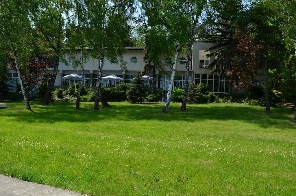 Hotel Mikorzyn Slesin  Exterior photo