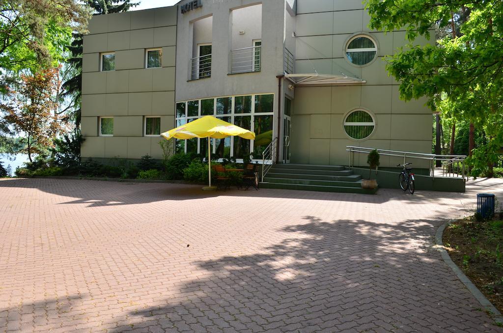 Hotel Mikorzyn Slesin  Exterior photo